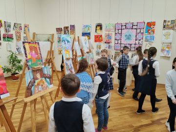  Выставка работ детского художественного и прикладного творчества «Такой разный Чехов»