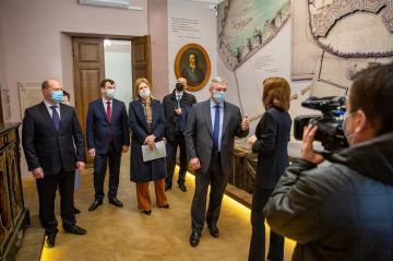 Губернатор Василий Голубев посетил музей «Градостроительство и быт города Таганрога»
