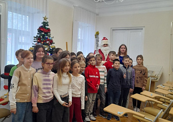 27 декабря сотрудники музея И.Д. Василенко провели праздничную программу «Зимних сказок чудеса» для учеников МАОУ гимназия «Мариинская»