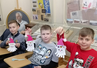 27 декабря сотрудники музея И.Д. Василенко провели праздничную программу «Зимних сказок чудеса» для учеников МАОУ гимназия «Мариинская»