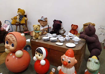 Продолжает работать выставка советских игрушек "Всё лучшее-детям!"