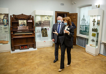 Губернатор Василий Голубев посетил музей «Градостроительство и быт города Таганрога»
