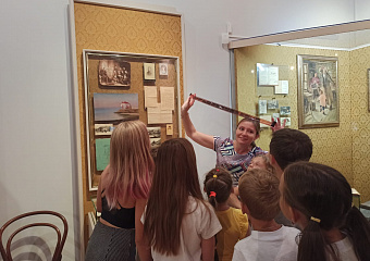 29 июля в Литературном музее А.П. Чехова прошло интерактивное мероприятие для воспитанников летнего лагеря Арт-школы.