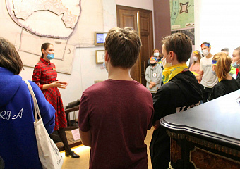 Участники детского туристического маршрута «Азовские походы Петра I» в музее «Градостроительство и быт г.Таганрога»