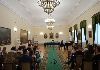 18 сентября в Литературном музее А.П.Чехова состоялась лекция-концерт Д.Топольского из цикла «Как слушать классику»